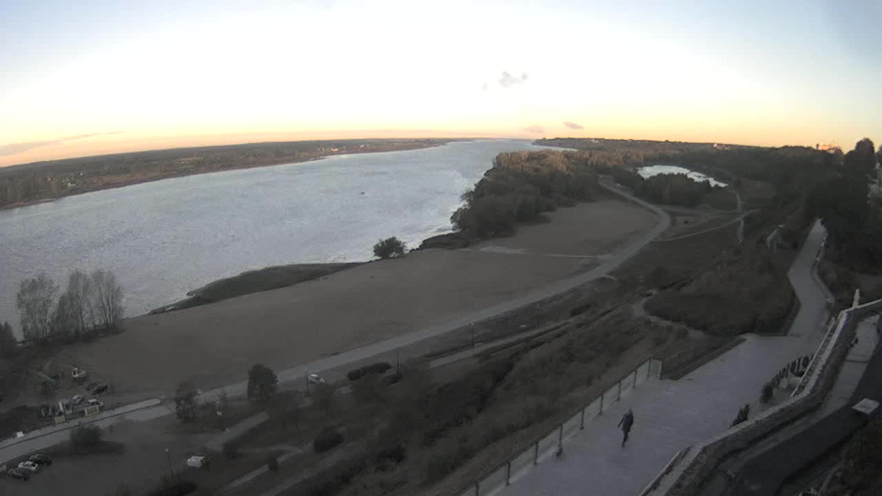 Obraz z kamery na plażę nad Wisłą w Płocku w dniu 2018-09-25 07:00