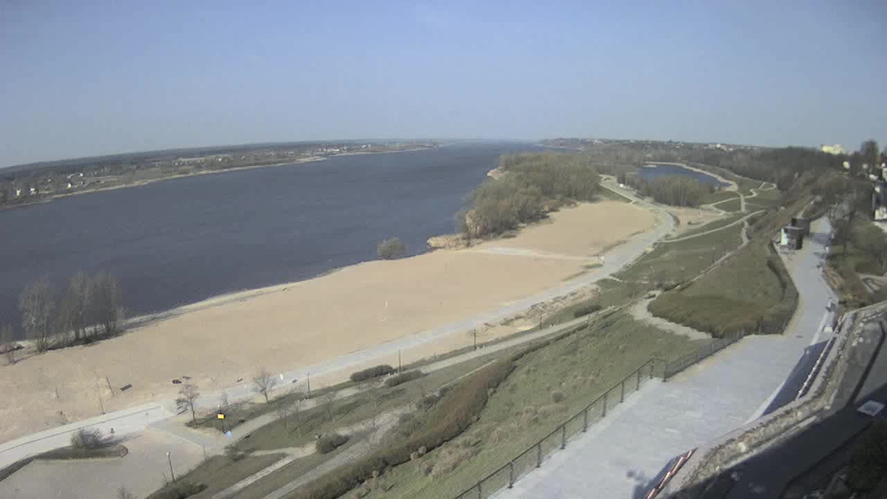 Obraz z kamery na plażę nad Wisłą w Płocku w dniu 2019-04-03 09:28