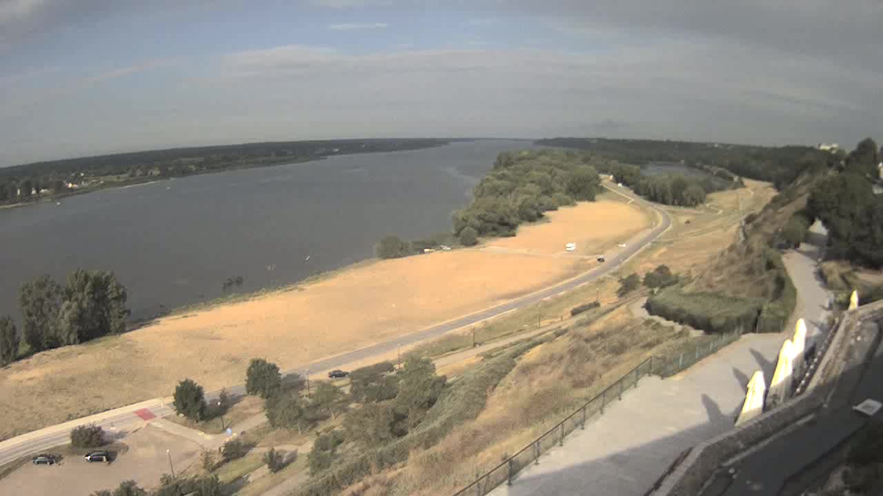 Obraz z kamery na plażę nad Wisłą w Płocku w dniu 2020-08-25 08:49