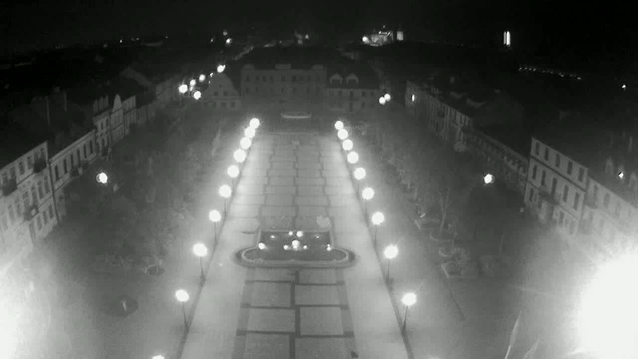 Obraz z kamery na Starym Rynku w Płocku w dniu 2019-11-15 01:36