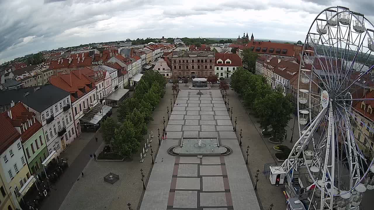 Obraz z kamery na Starym Rynku w Płocku w dniu 2022-05-21 14:24