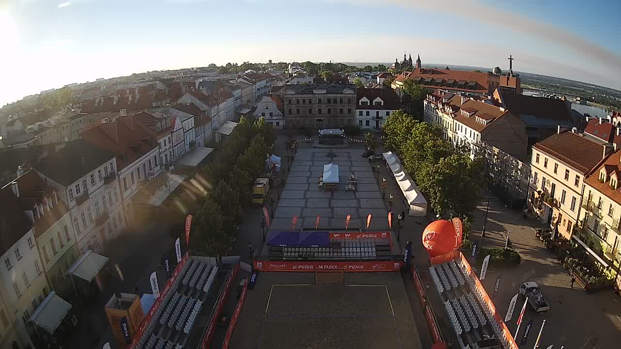 Obraz z kamery na Starym Rynku w Płocku w dniu 2022-08-07 06:30