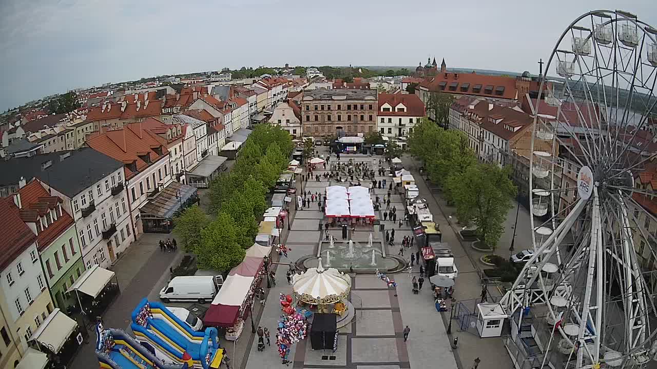 Obraz z kamery na Starym Rynku w Płocku w dniu 2023-05-05 17:06
