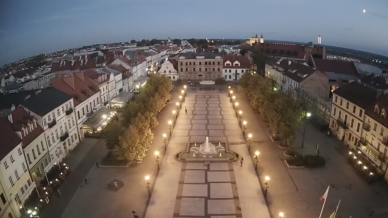 Obraz z kamery na Starym Rynku w Płocku w dniu 2022-10-03 18:30