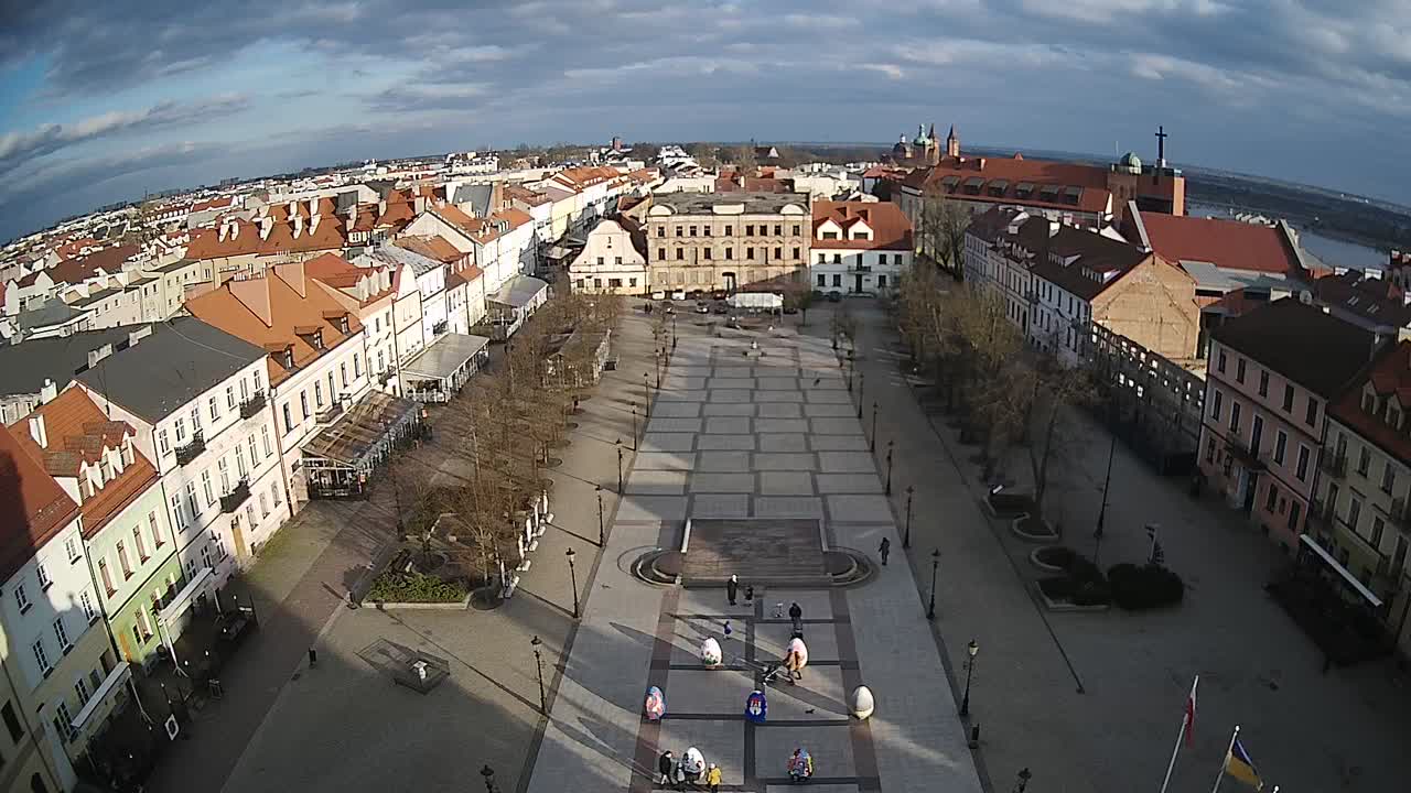 Obraz z kamery na Starym Rynku w Płocku w dniu 2023-04-05 17:48